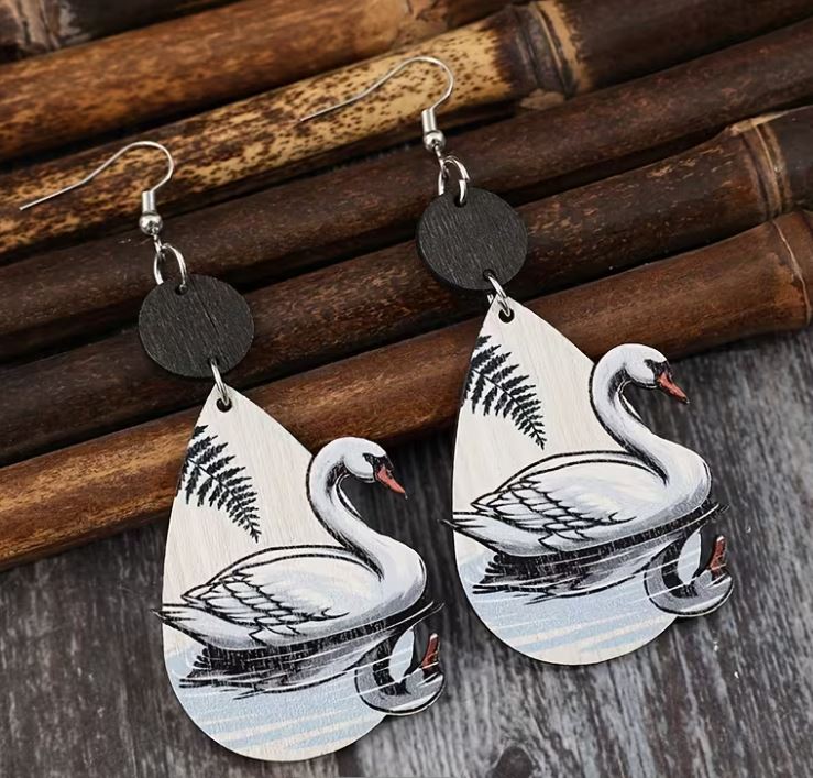 Labutě na vodní hladině. (klid, čistota, rovnováha)